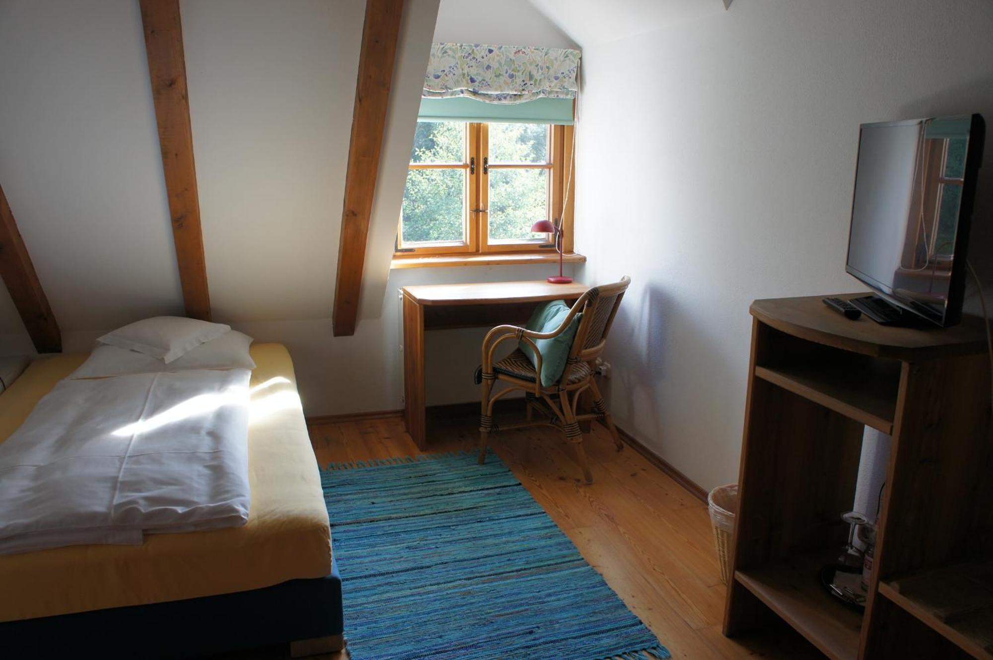 Hotel Schwarzer Adler Ерланген Стая снимка