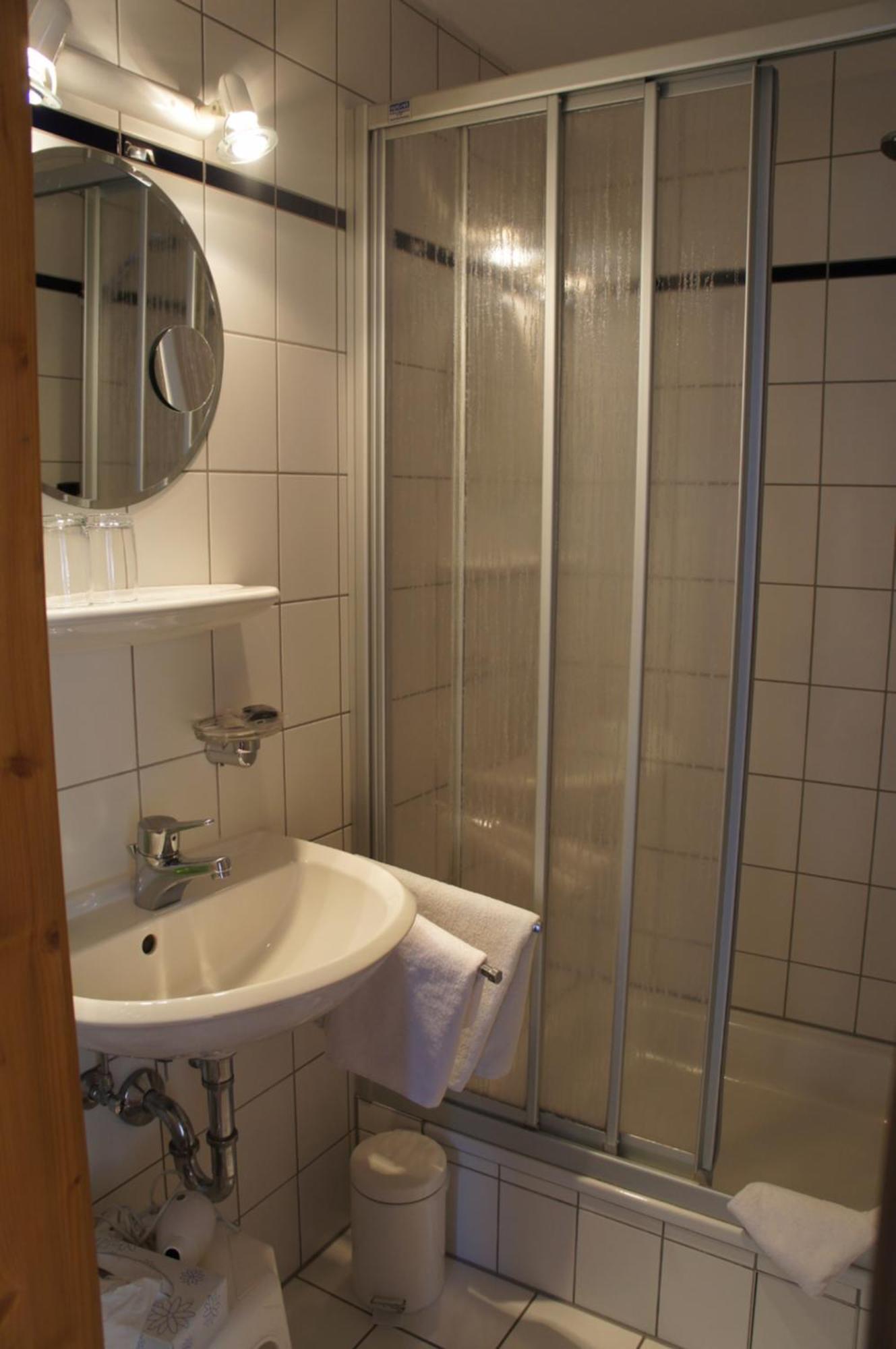 Hotel Schwarzer Adler Ерланген Стая снимка
